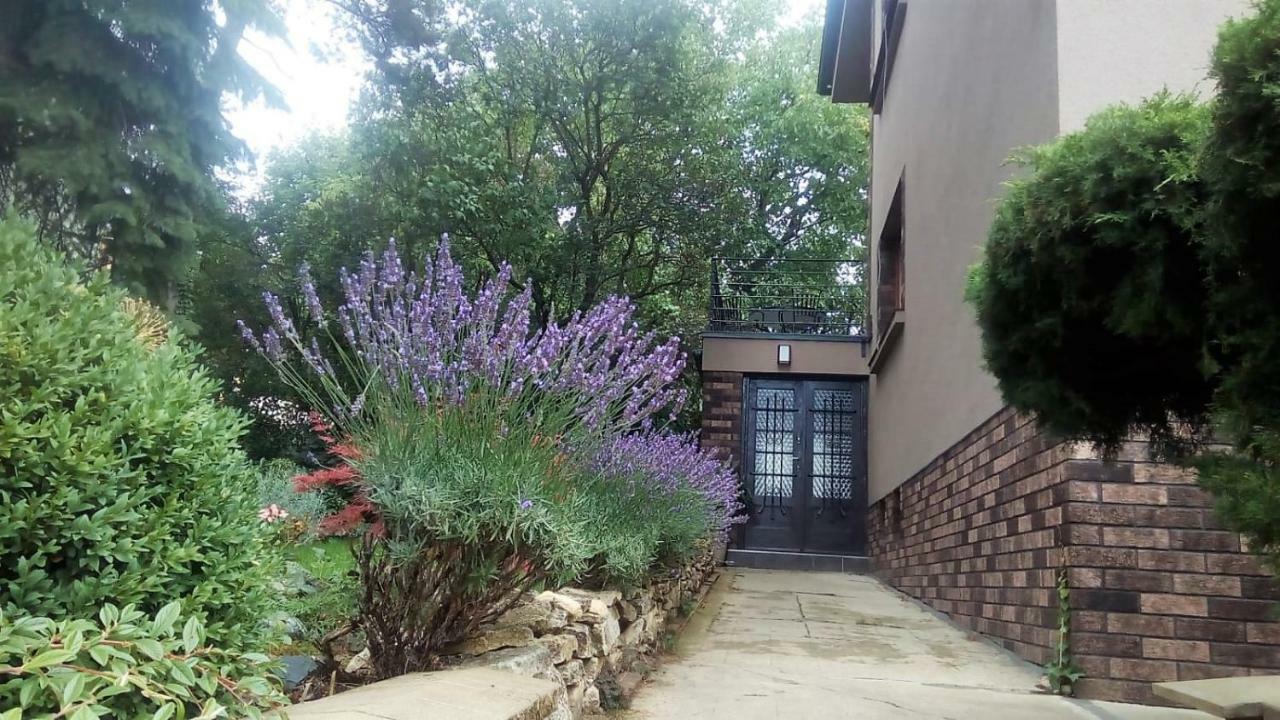 APARTMÁN V ZAHRADĚ PRAHA TROJA - APARTMENT IN THE GARDEN PRAGUE Troja Praga Exterior foto